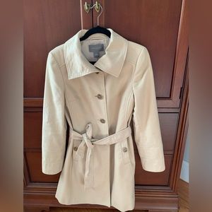 Ann Taylor trench coat beige size 4 true to size